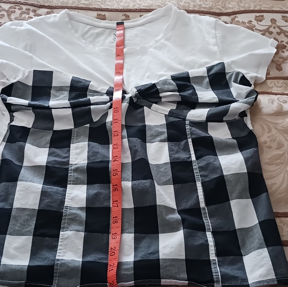 NY&Co. Black/ White checkered top. L EUC - Picture 6 of 7